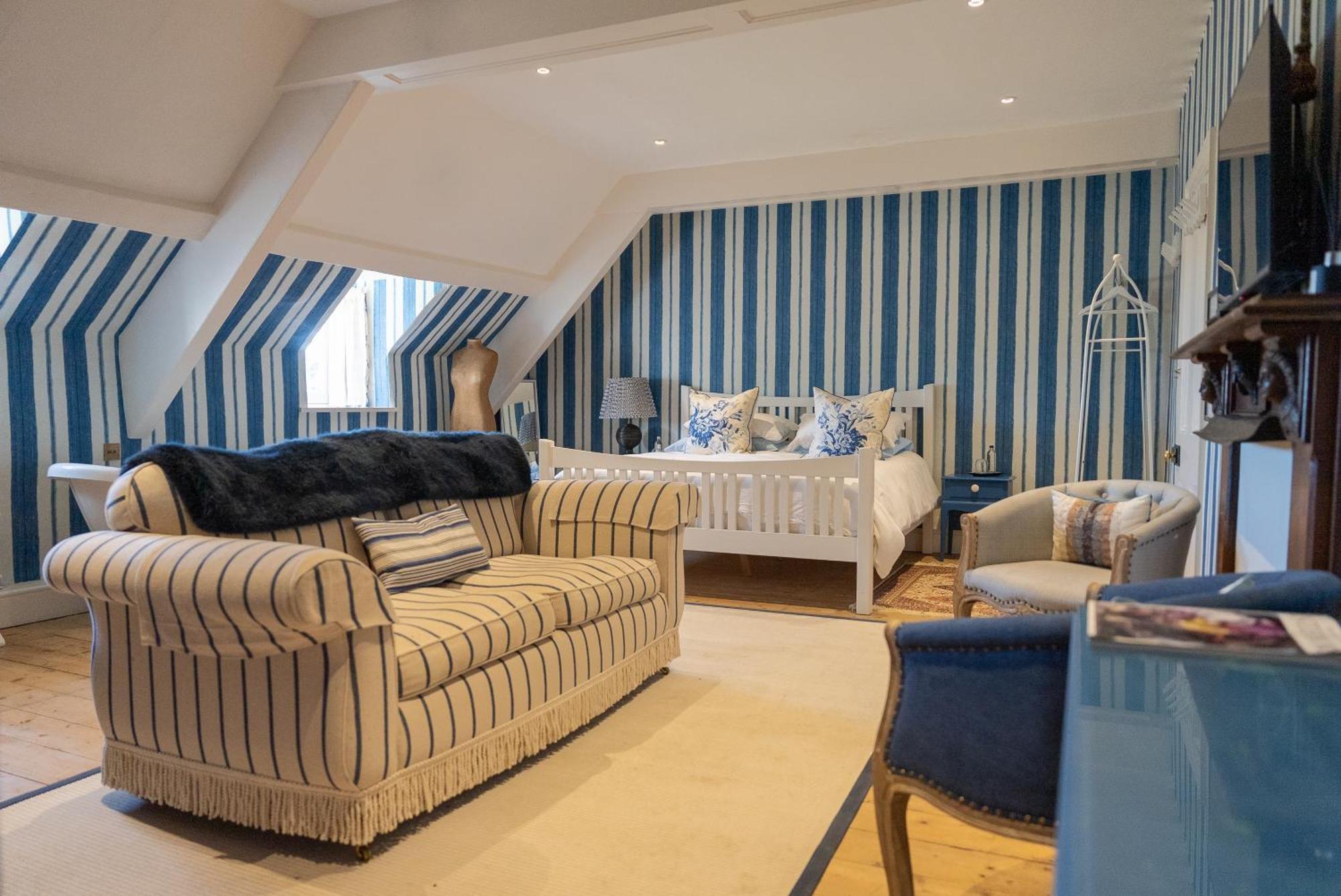 Gileston Manor Luxury B&B Бари Екстериор снимка
