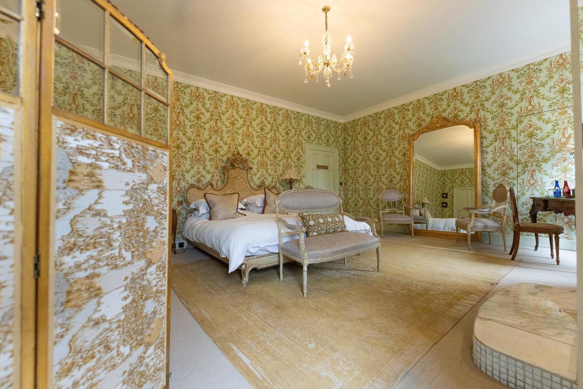 Gileston Manor Luxury B&B Бари Екстериор снимка